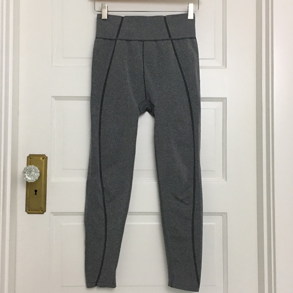 NWOT GapFit Junior Seamless Cropped Leggings